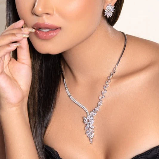 Beautiful & Fashionable Crystal Studded Party Necklace Set