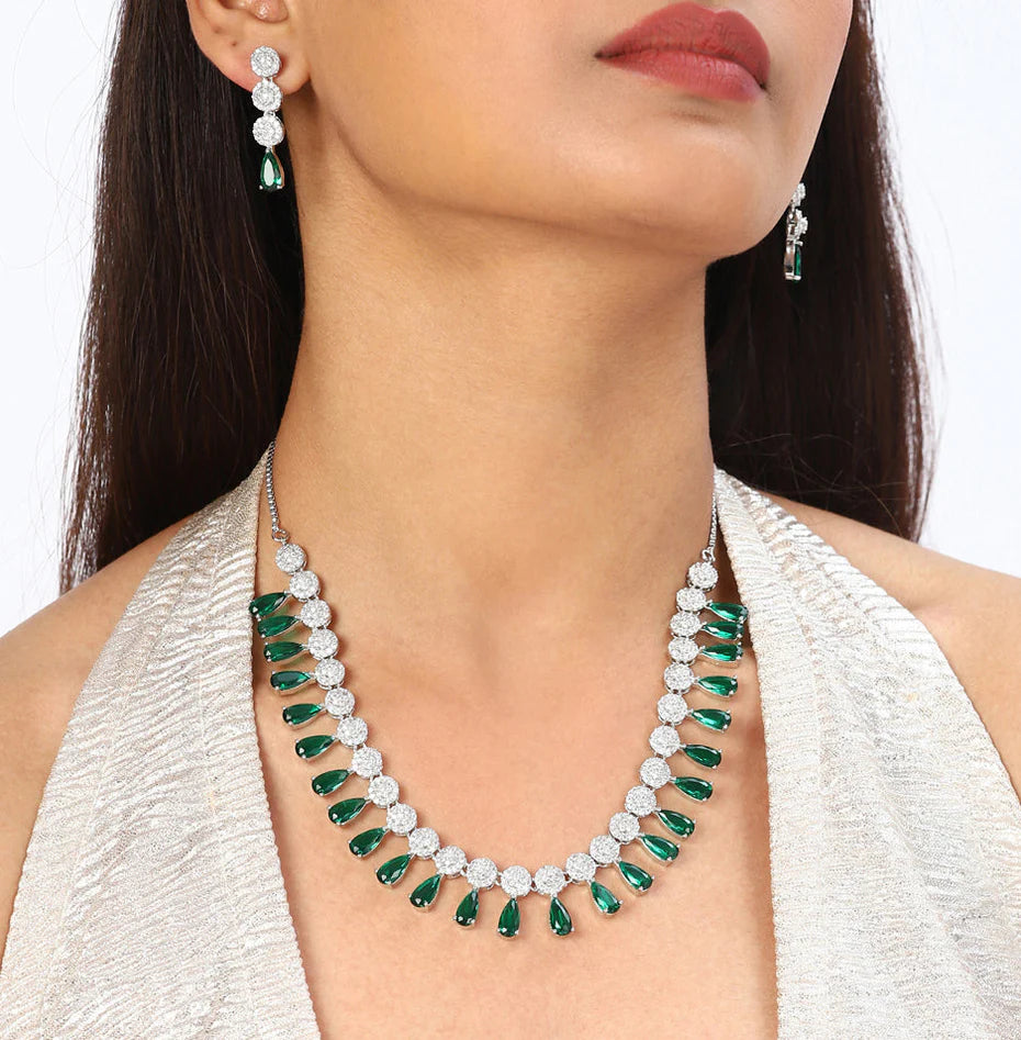 Luxury & Fashionable Silver Necklace Set